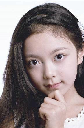 丘月华个人资料,才华横溢的艺术家，人生轨迹与艺术成就的完美融合