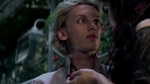 圣杯神器男主生活照,从平凡生活照看圣杯神器男主的蜕变之路